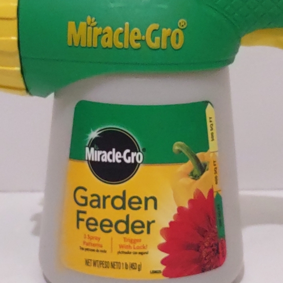 Miracle-Gro Garden Feeder with Water Soluble All Purpose Plant Food 1 lb. - Picture 2 of 8